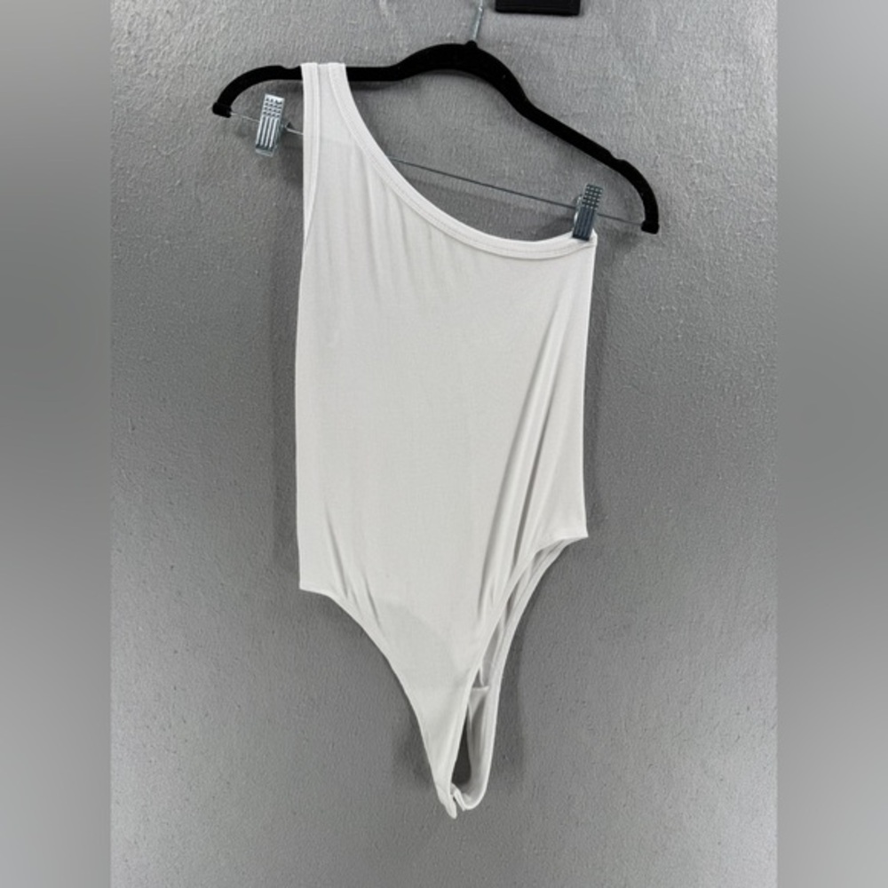 Betro Simone One Shoulder Bodysuit Womens Size S White Ribbed Neutral Thong‎